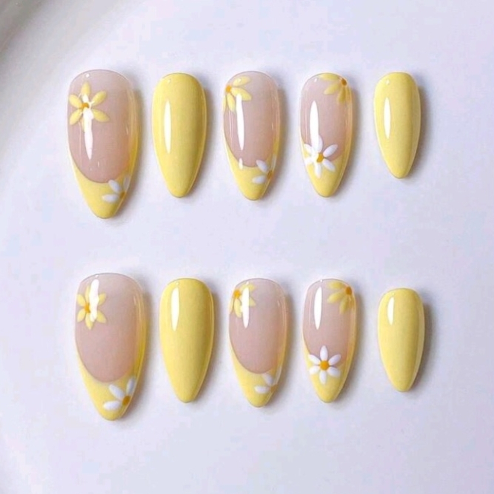Yellow Daisy Press-On Nail Set